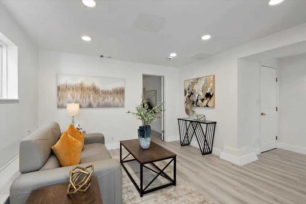 25 Colonial Way San Francisco, CA 94112