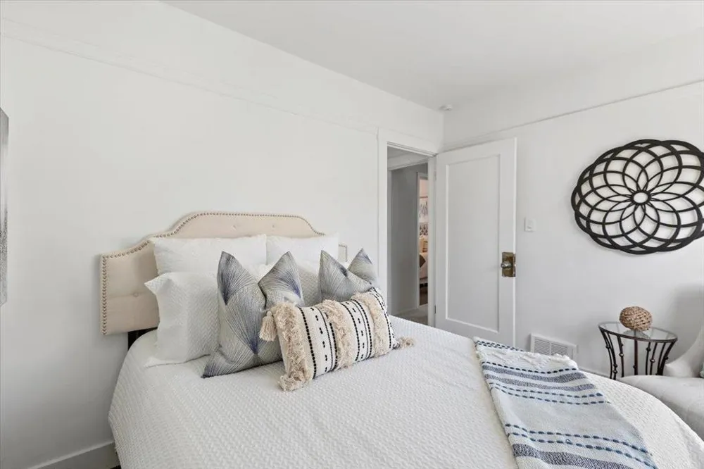25 Colonial Way San Francisco, CA 94112