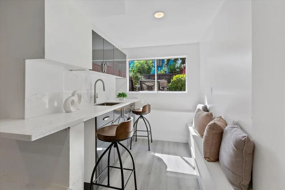 25 Colonial Way San Francisco, CA 94112
