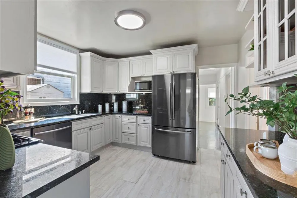 25 Colonial Way San Francisco, CA 94112
