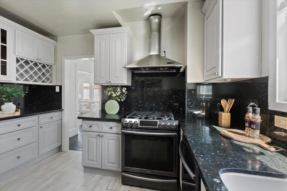 25 Colonial Way San Francisco, CA 94112