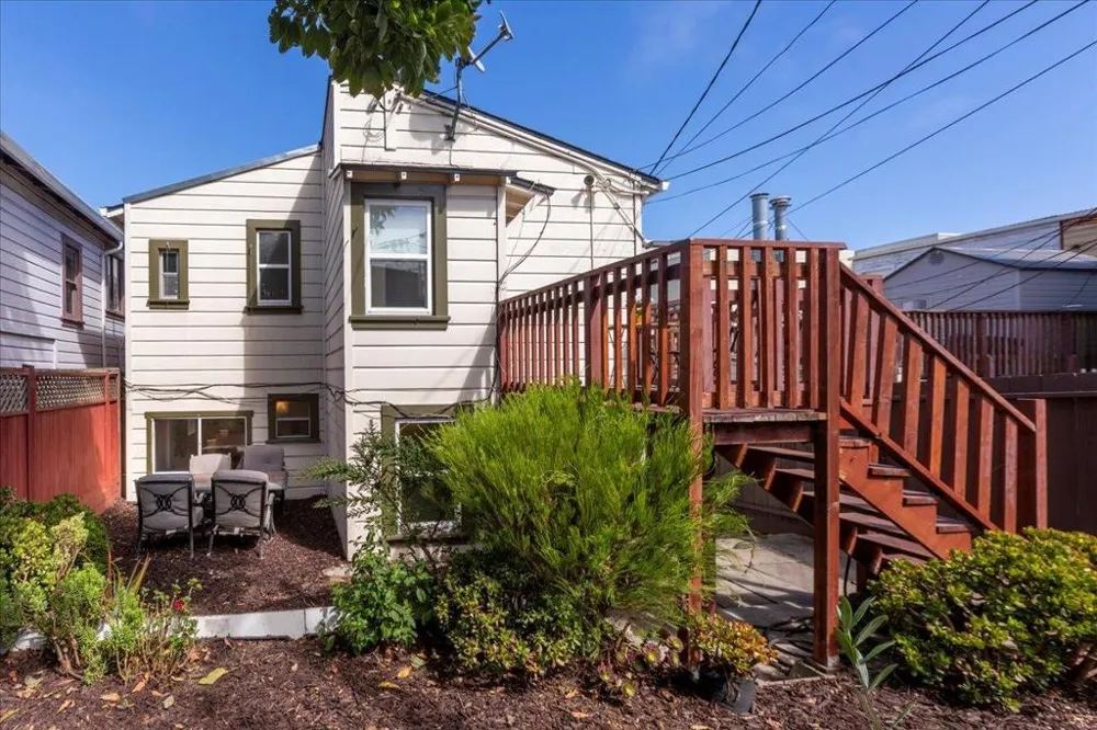 25 Colonial Way San Francisco, CA 94112