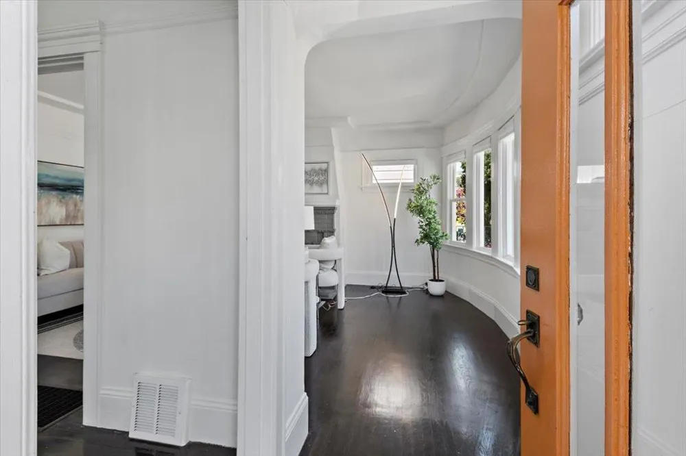 25 Colonial Way San Francisco, CA 94112