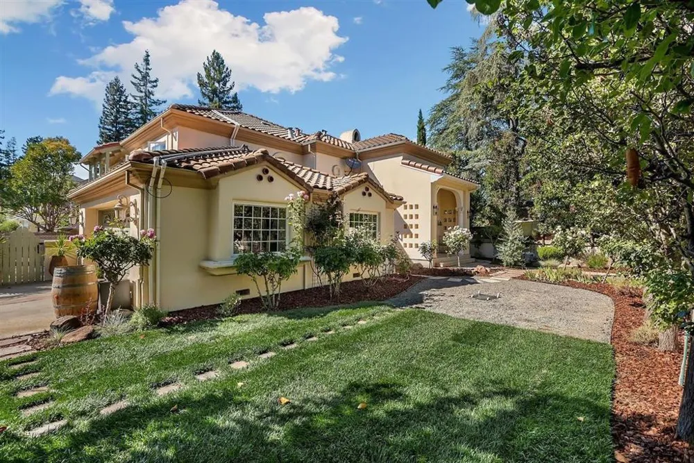 1990 Valparaiso Avenue Menlo Park, CA 94025