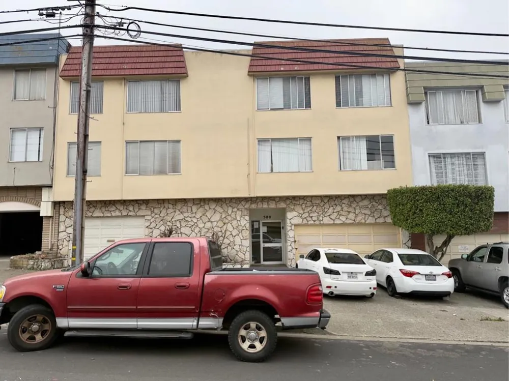 580 Lisbon Street #6 Daly City, CA 94014