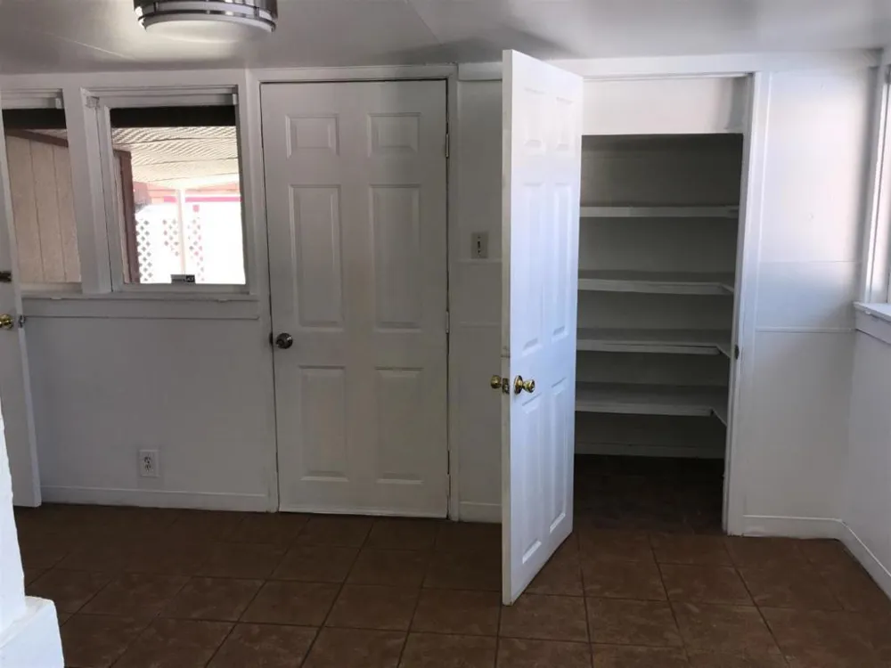 208 Yosemite Avenue Modesto, CA 95351