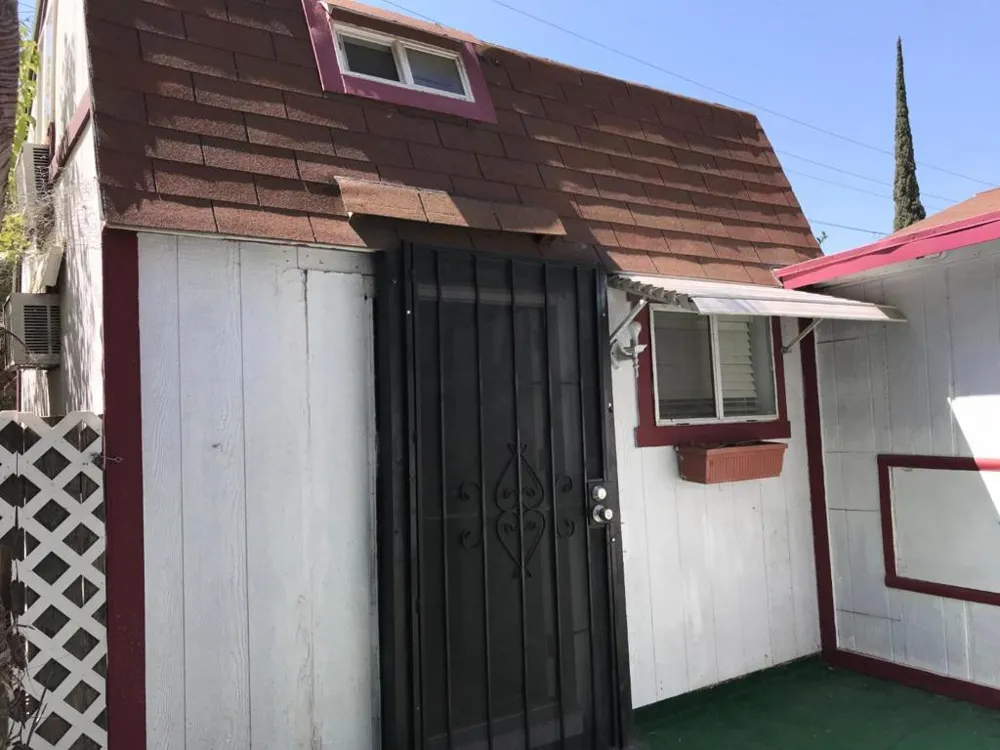 208 Yosemite Avenue Modesto, CA 95351