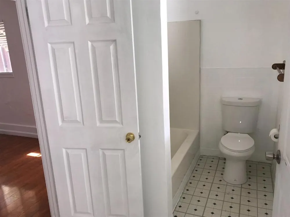 208 Yosemite Avenue Modesto, CA 95351