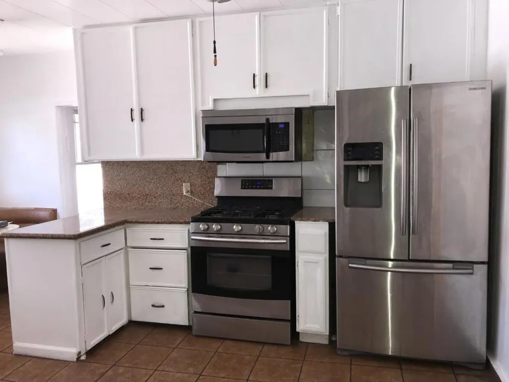 208 Yosemite Avenue Modesto, CA 95351