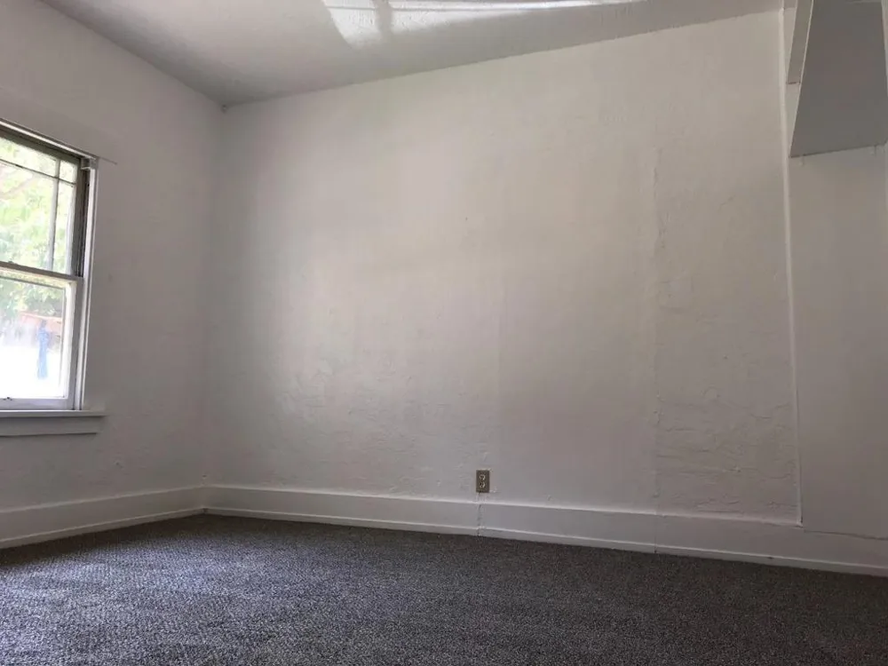208 Yosemite Avenue Modesto, CA 95351