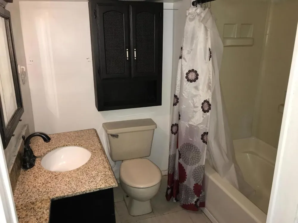208 Yosemite Avenue Modesto, CA 95351