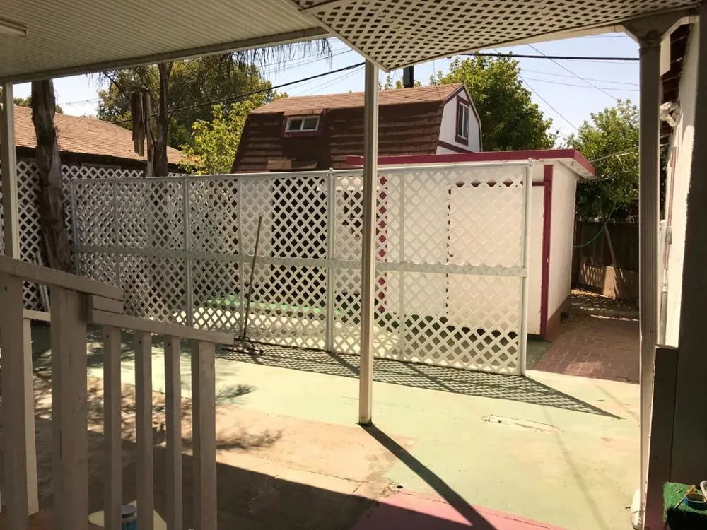 208 Yosemite Avenue Modesto, CA 95351