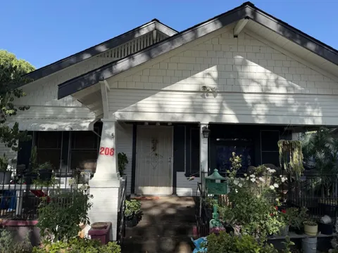 208 Yosemite Avenue