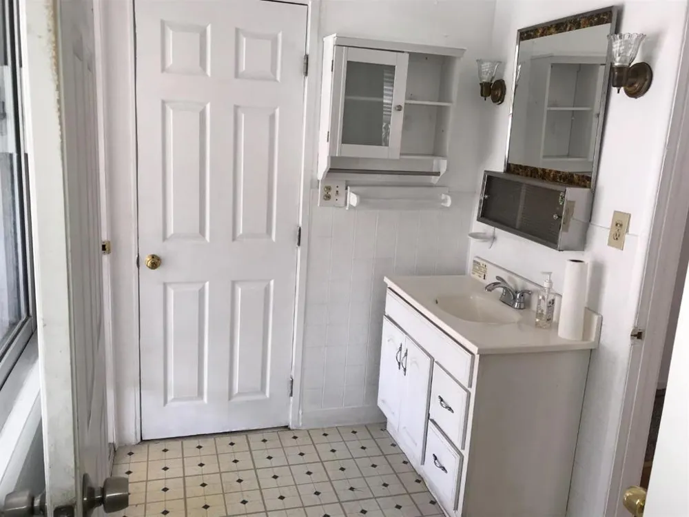 208 Yosemite Avenue Modesto, CA 95351