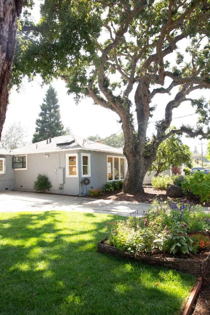 3751 Bay Road Menlo Park, CA 94025