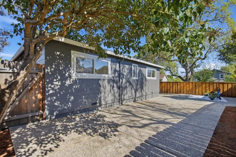 2229 Howard Avenue San Carlos, CA 94070