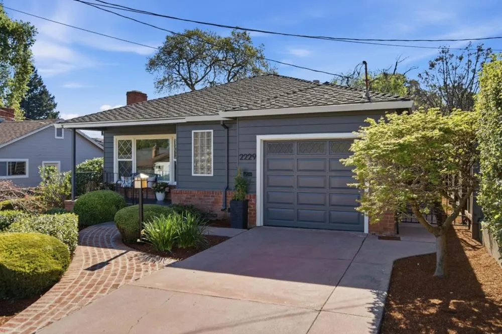 2229 Howard Avenue San Carlos, CA 94070