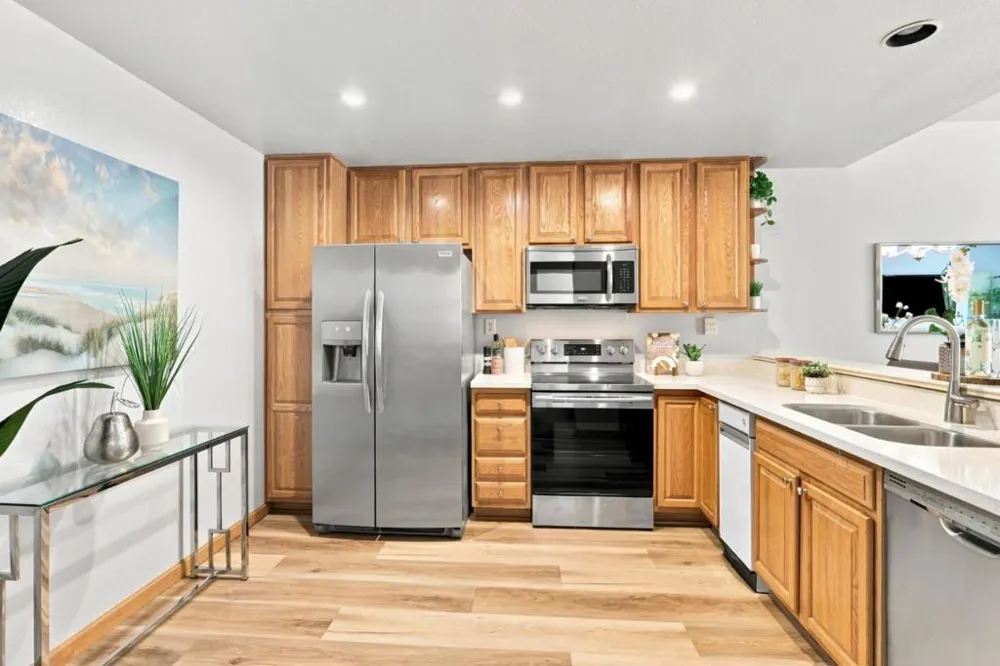 4173 El Camino Real #17 Palo Alto, CA 94306
