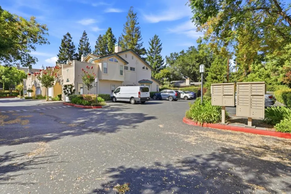 4173 El Camino Real #17 Palo Alto, CA 94306