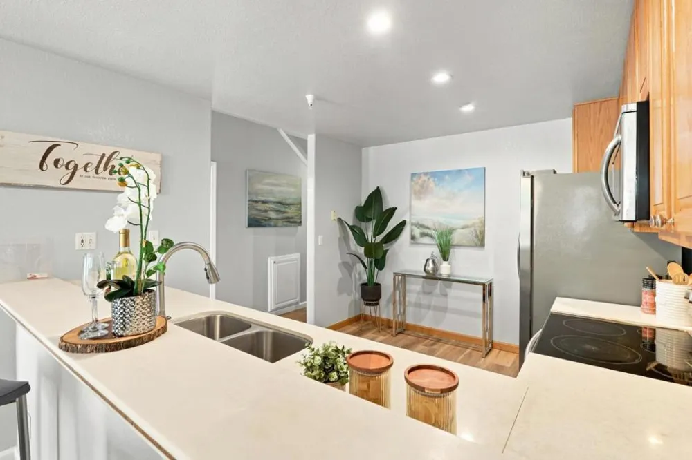 4173 El Camino Real #17 Palo Alto, CA 94306
