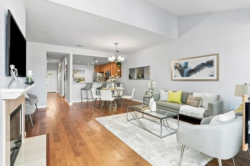 4173 El Camino Real #17 Palo Alto, CA 94306