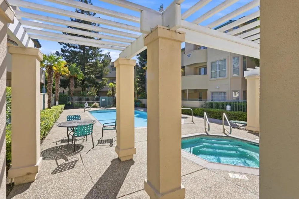 4173 El Camino Real #17 Palo Alto, CA 94306