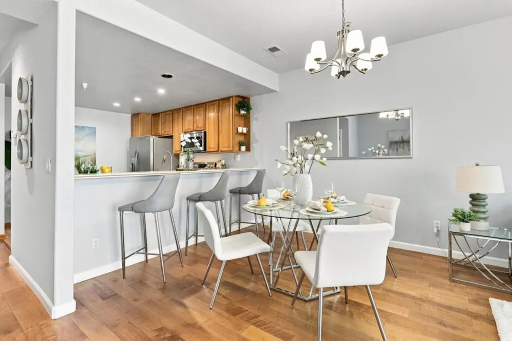 4173 El Camino Real #17 Palo Alto, CA 94306