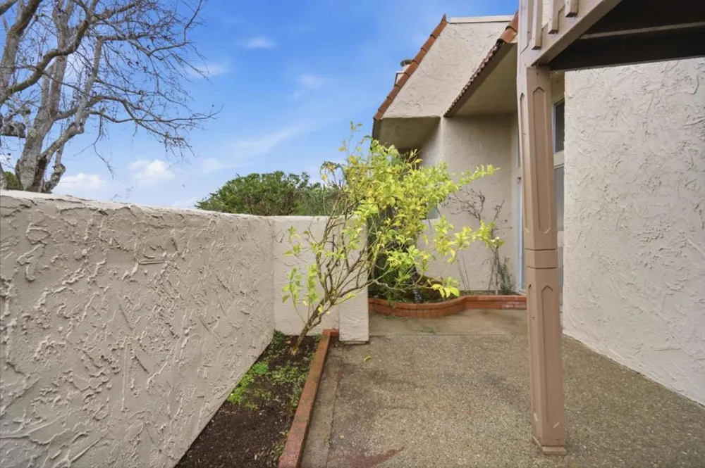 25 Rinconada Circle Belmont, CA 94002