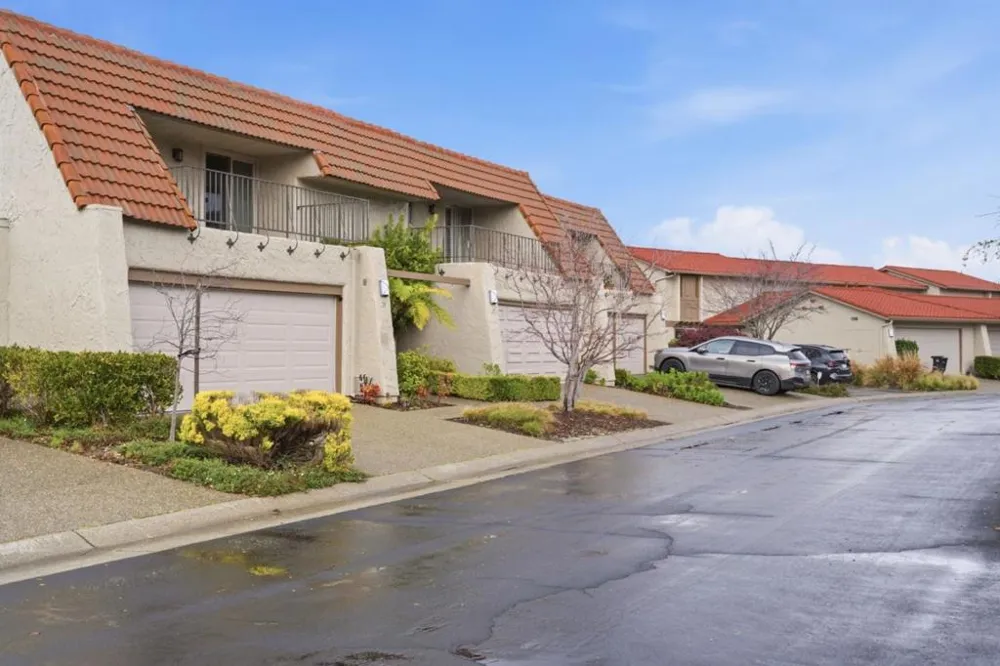 25 Rinconada Circle Belmont, CA 94002