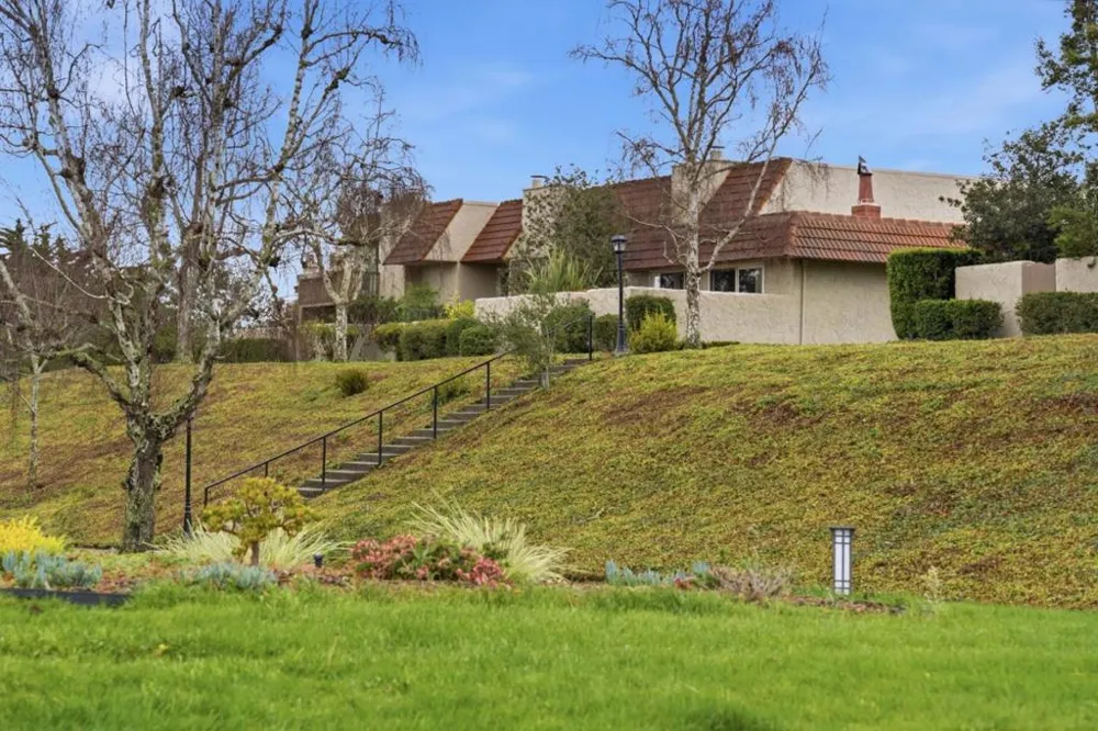25 Rinconada Circle Belmont, CA 94002