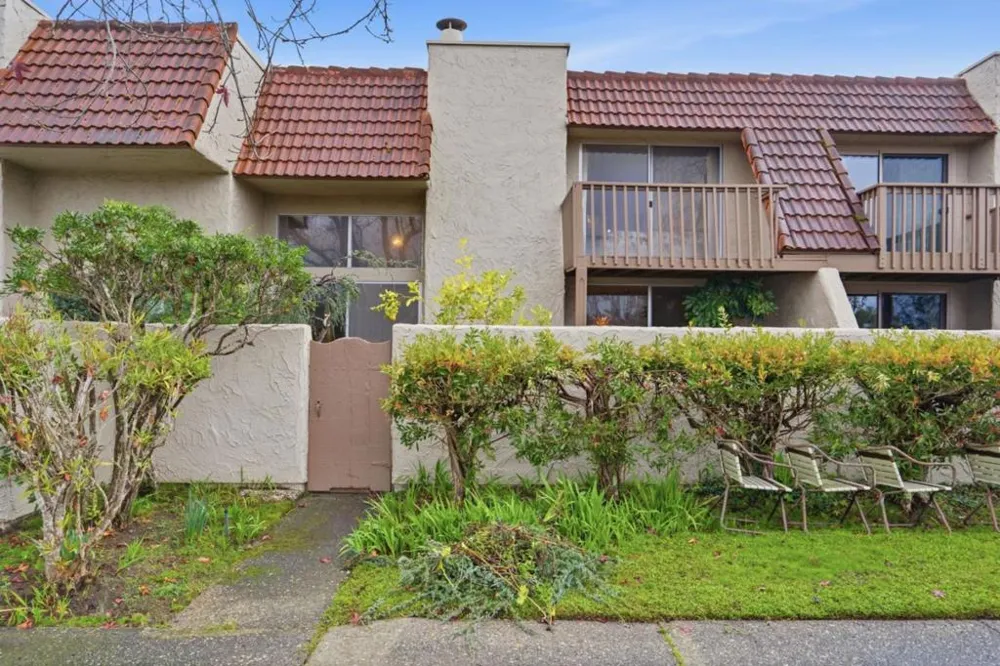 25 Rinconada Circle Belmont, CA 94002