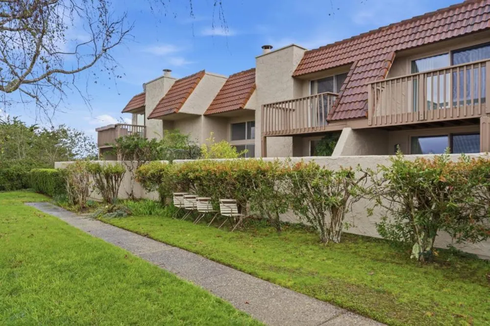 25 Rinconada Circle Belmont, CA 94002