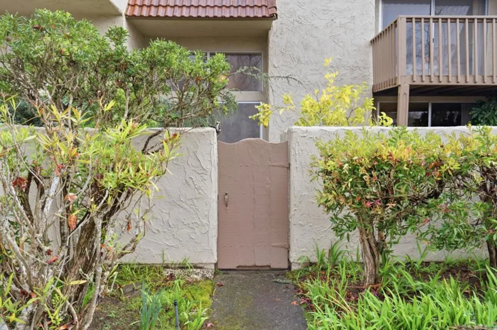 25 Rinconada Circle Belmont, CA 94002