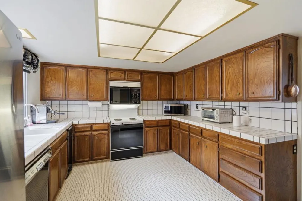 25 Rinconada Circle Belmont, CA 94002