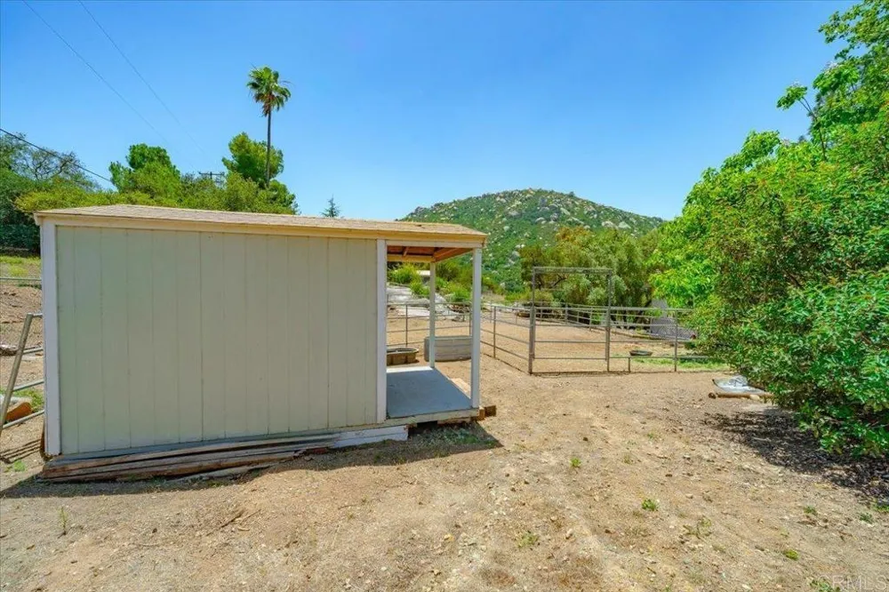17255 Rockhouse Road Ramona, CA 92065