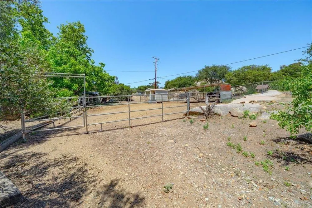 17255 Rockhouse Road Ramona, CA 92065