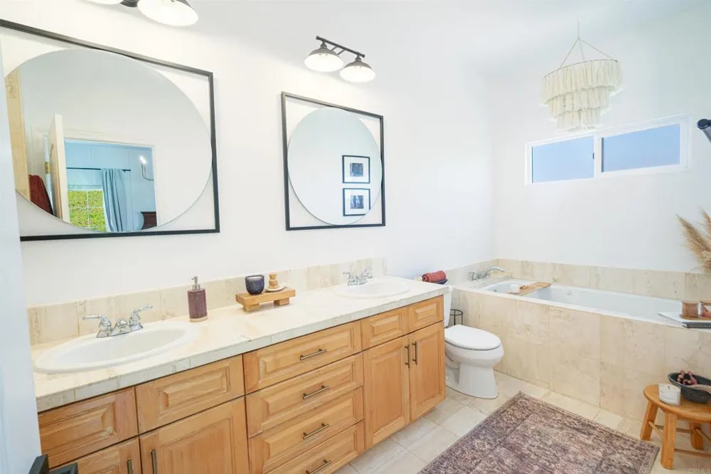 7564 Romeria St Carlsbad, CA 92009