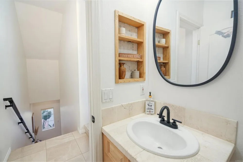 7564 Romeria St Carlsbad, CA 92009