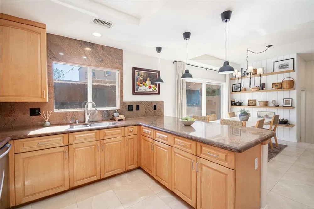 7564 Romeria St Carlsbad, CA 92009