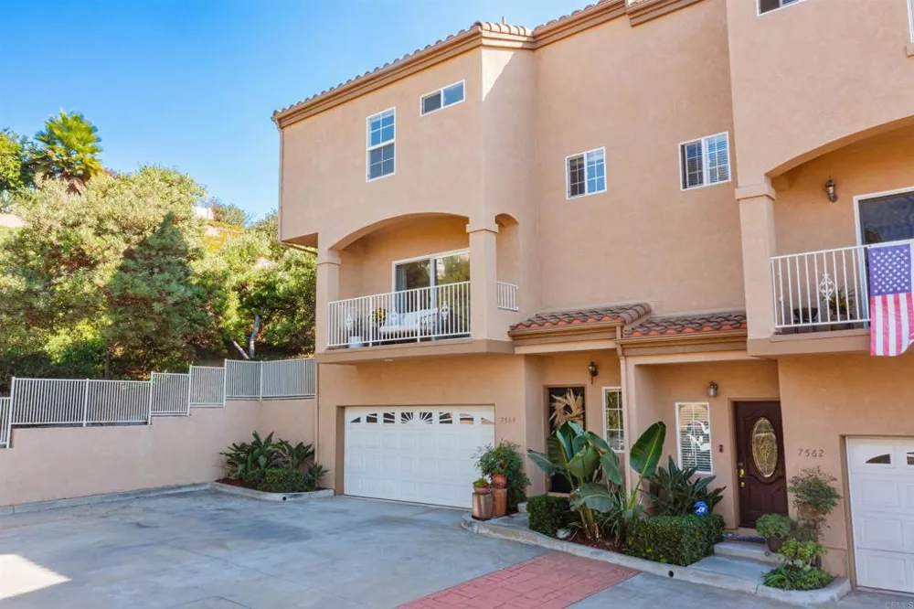 7564 Romeria St Carlsbad, CA 92009