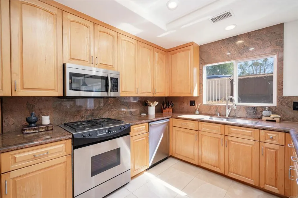 7564 Romeria St Carlsbad, CA 92009