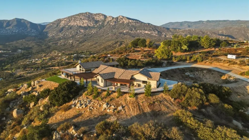 19576 Paradise Mountain Road Valley Center, CA 92082