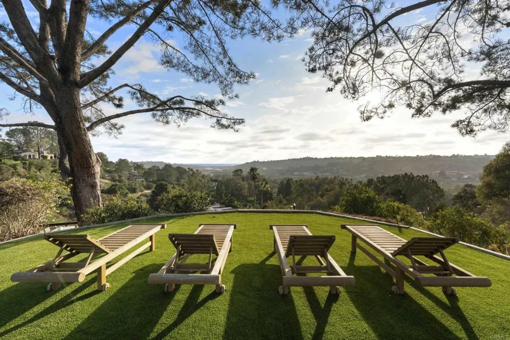4704 El Mirar Rancho Santa Fe, CA 92067