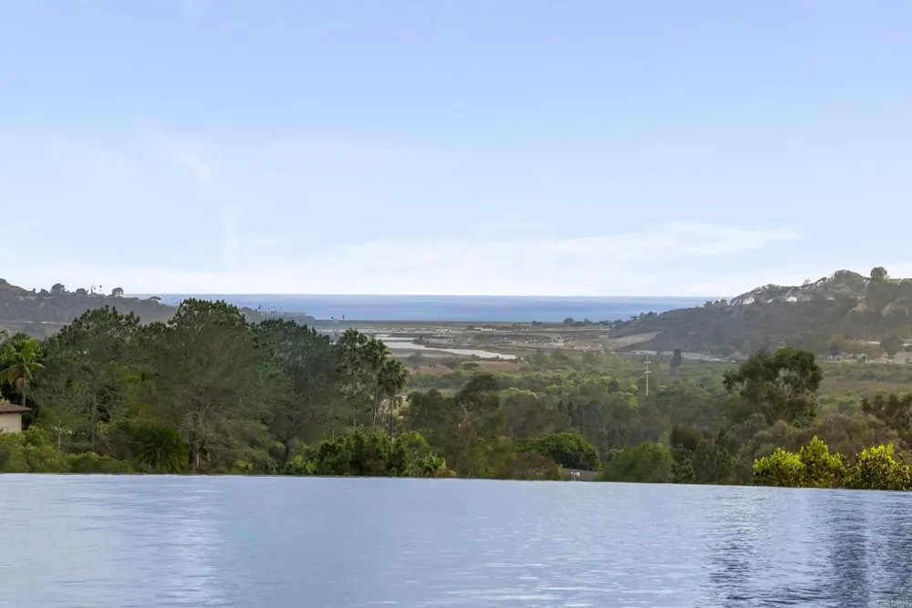 4704 El Mirar Rancho Santa Fe, CA 92067