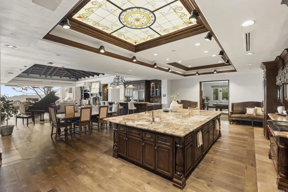 4704 El Mirar Rancho Santa Fe, CA 92067