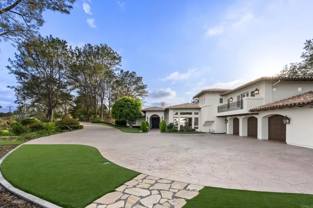 4704 El Mirar Rancho Santa Fe, CA 92067