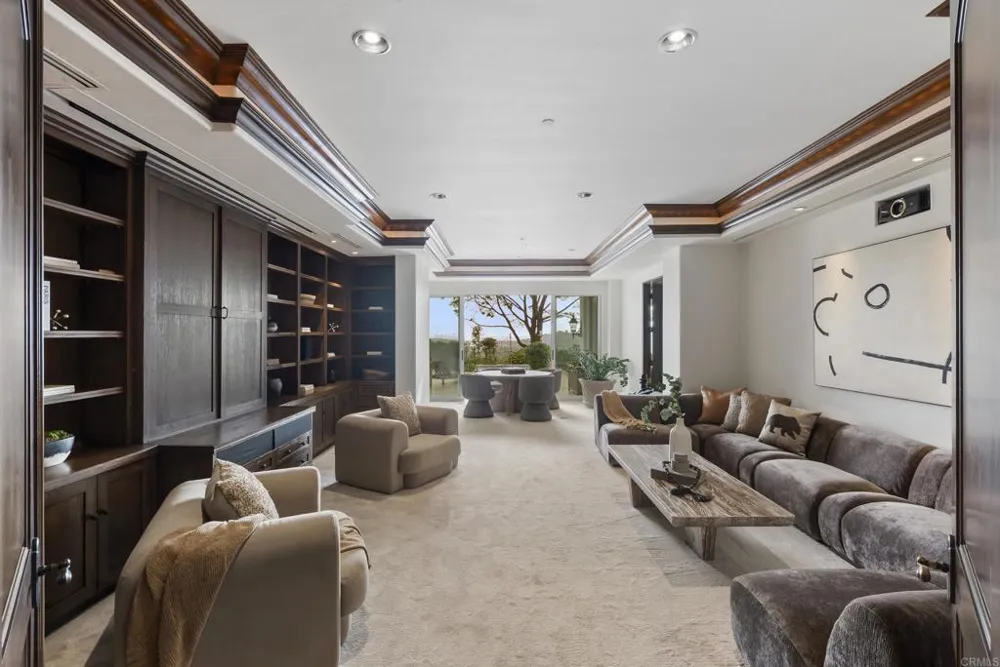 4704 El Mirar Rancho Santa Fe, CA 92067