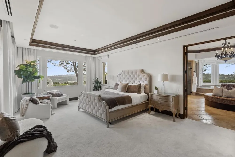 4704 El Mirar Rancho Santa Fe, CA 92067