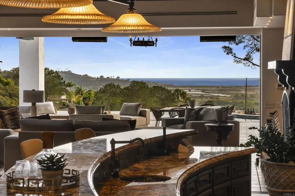 4704 El Mirar Rancho Santa Fe, CA 92067