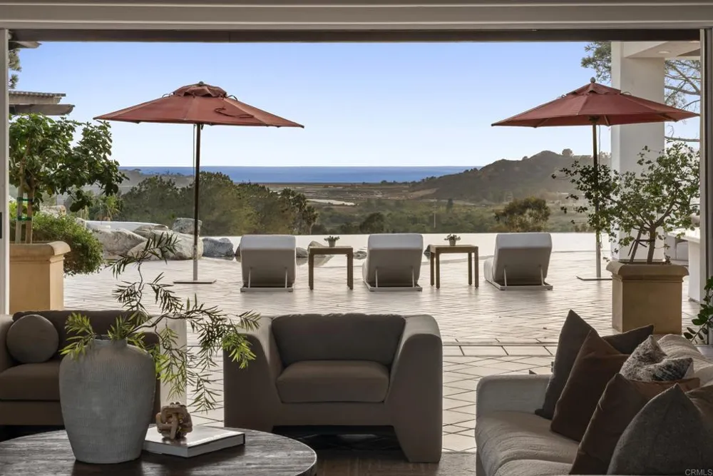4704 El Mirar Rancho Santa Fe, CA 92067